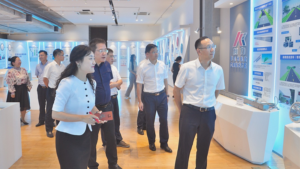 宁波市江北区委副书记、代区长许会祥一行莅临荣耀体育网页版-荣耀体育(中国)官方传感考察调研