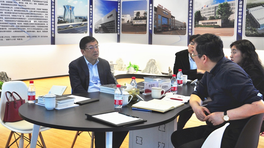 宁波市江北区委副书记、区政法委书记李冠杰一行赴荣耀体育网页版-荣耀体育(中国)官方传感调研