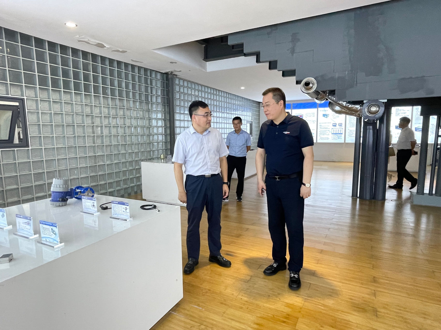 宁波市委副秘书长、甬江科创办常务副主任徐云一行莅临荣耀体育网页版-荣耀体育(中国)官方调研交流