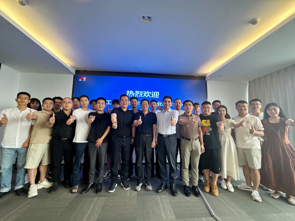 宁波工程学院青年创新创业校友会一行到临荣耀体育网页版-荣耀体育(中国)官方传感参观交流