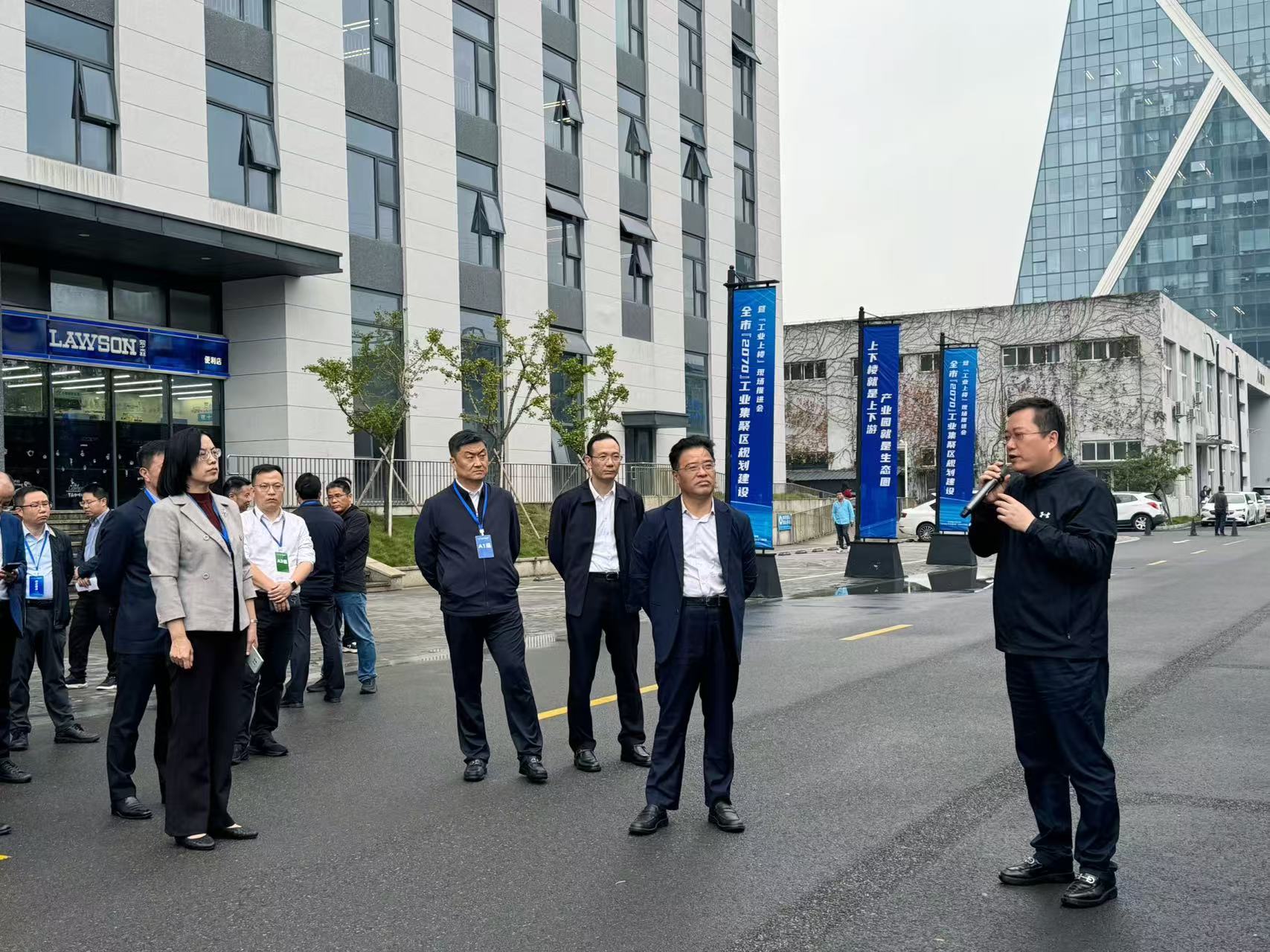 耦合共生丨培育产业森林，荣耀体育网页版-荣耀体育(中国)官方“工业上楼”新路径